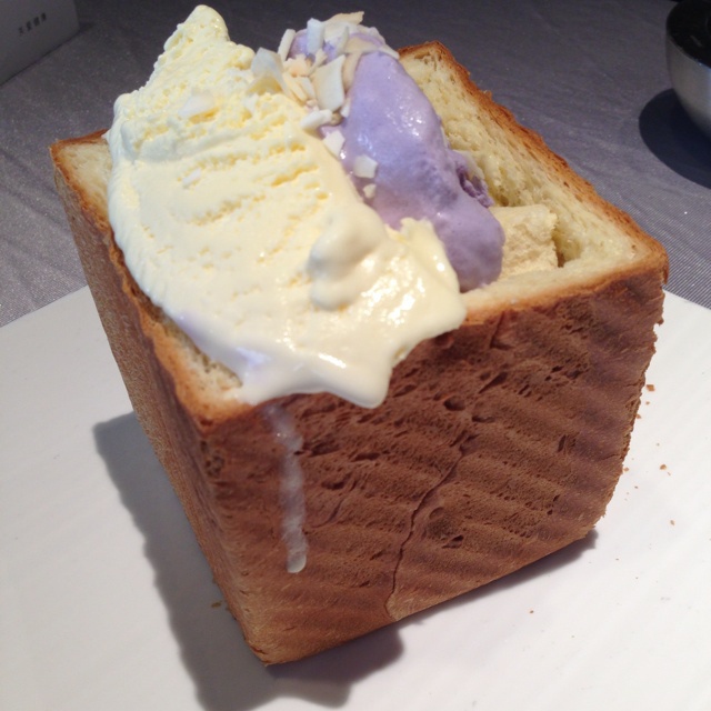 大寒岛上的萝卜妹儿做的冰淇淋吐司盒