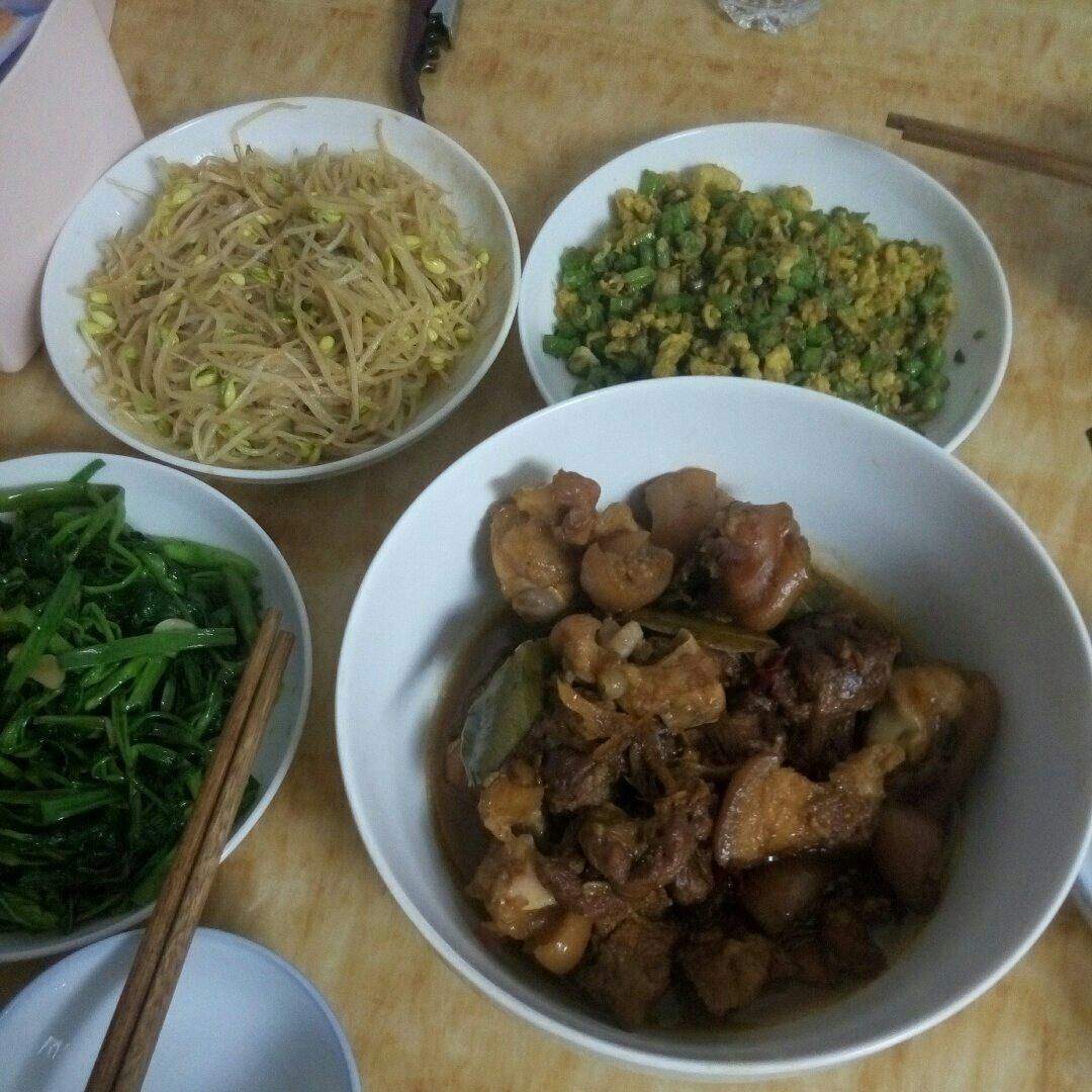 美味的家常菜：红烧猪蹄