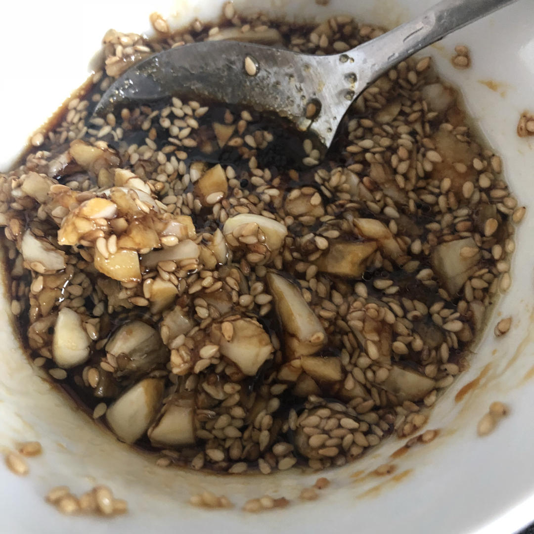 做菜太热，懒宝贝接着10分钟快手算你狠的蒜泥蒸茄子