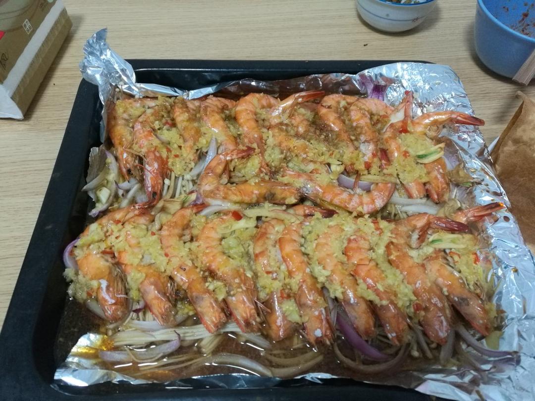 蒜蓉金针菇烤花蛤虾