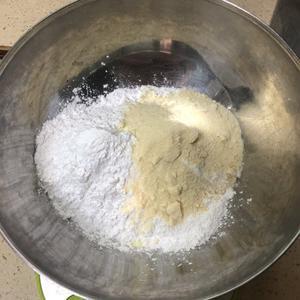 大（粘）米粉+糯米粉做个蒸蛋糕的做法 步骤1