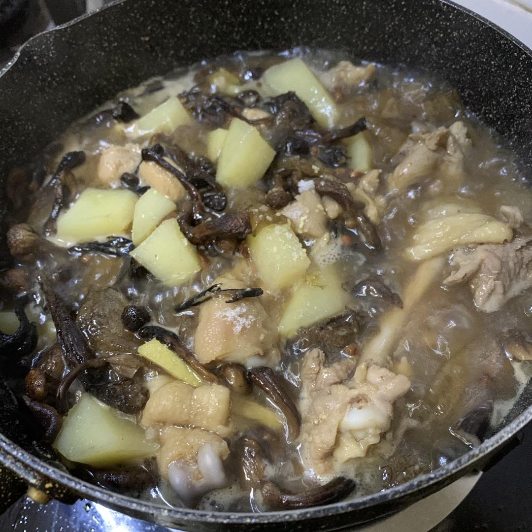 小鸡炖蘑菇