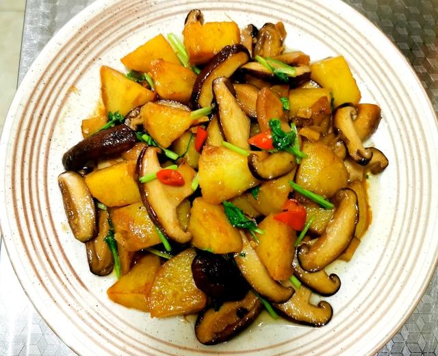 纯素食无五辛：香菇烩土豆的做法