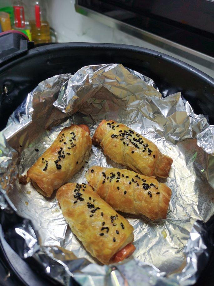 香肠酥皮卷：手抓饼皮还能这样吃，不用和面快速搞定早餐