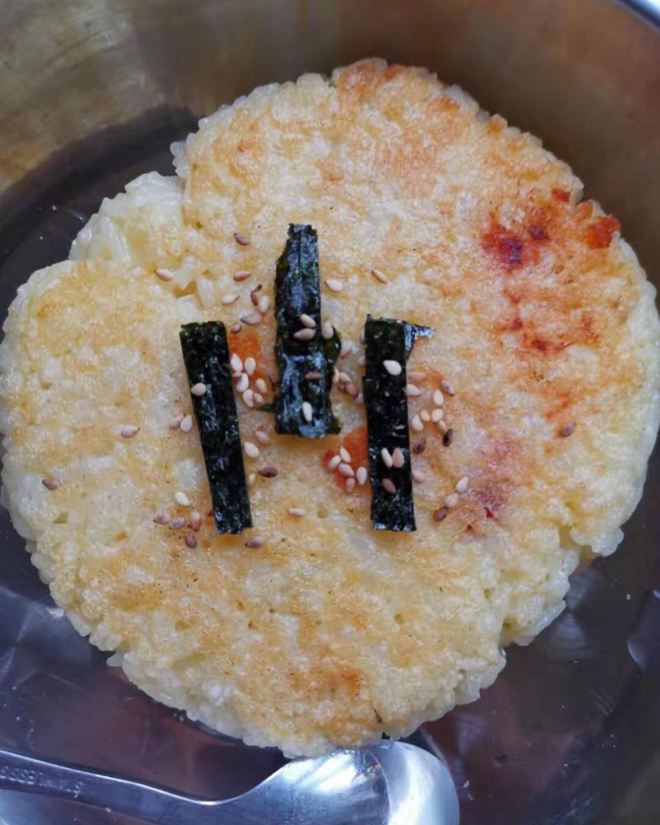 会拉丝的蛋黄肉松饭团