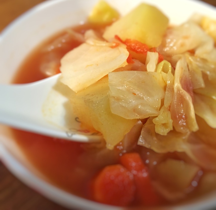 蕃茄土豆圆白菜汤