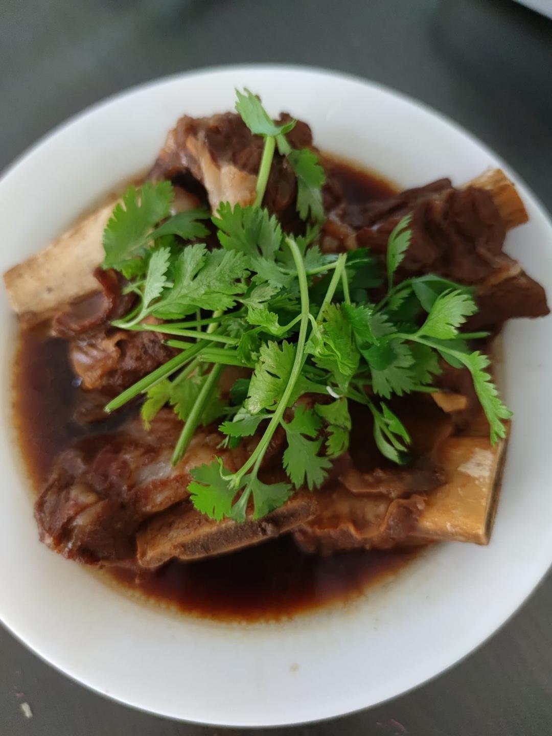 炖 牛 腔骨