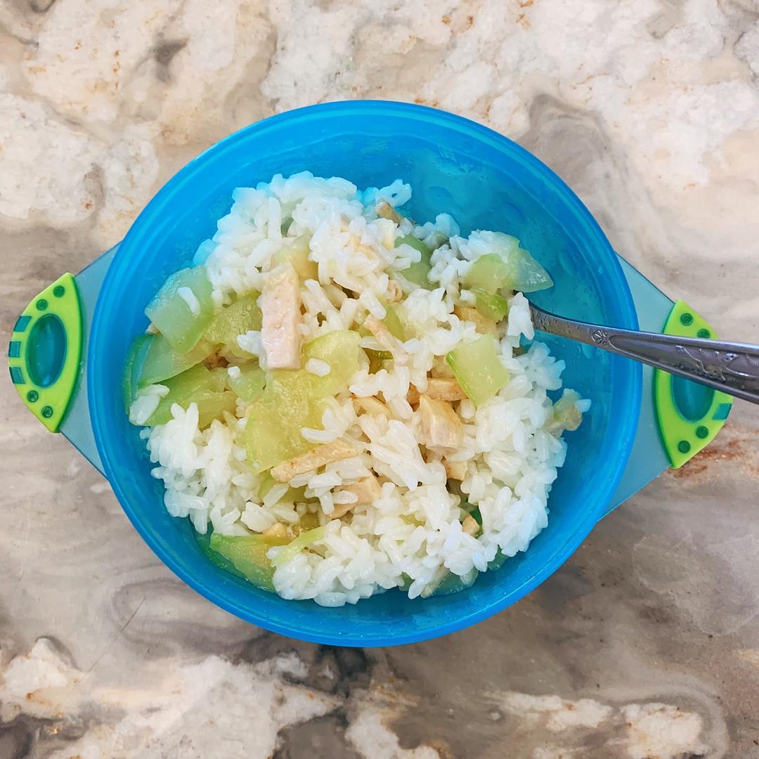 皮卡宝宝爱吃饭