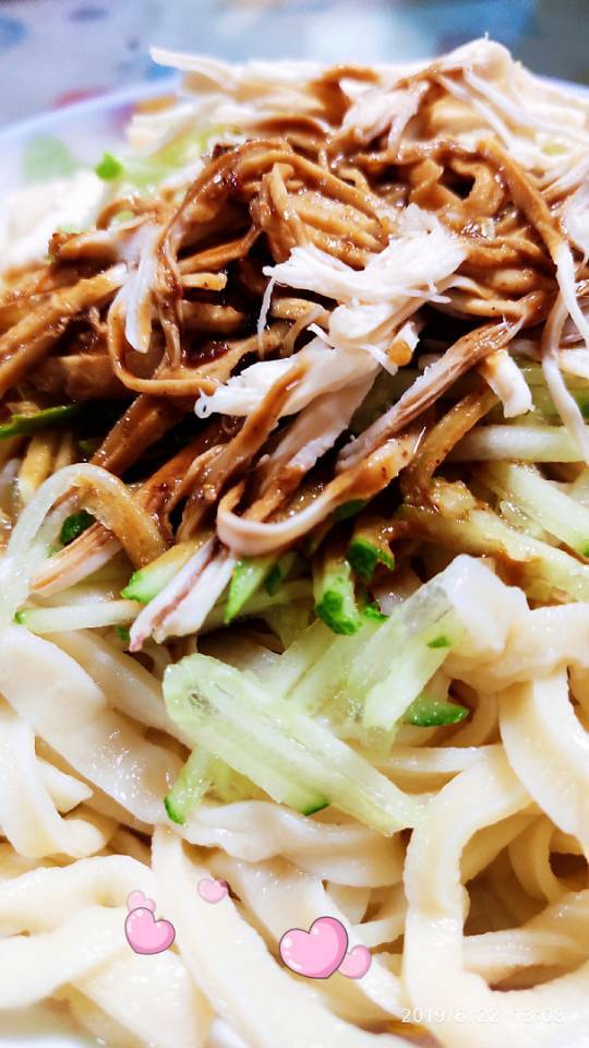 鸡丝麻酱凉面