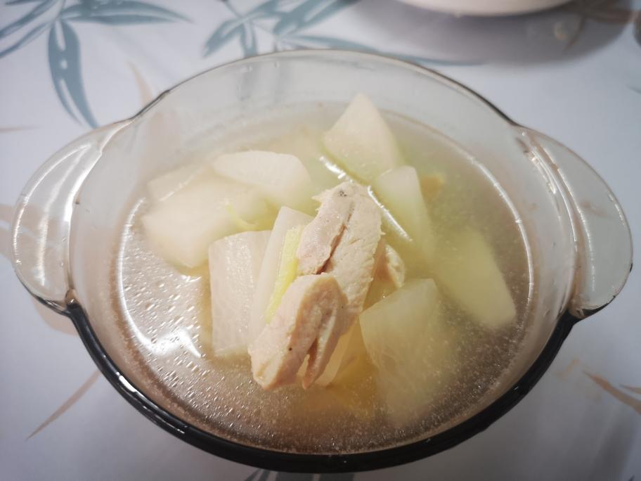 白萝卜鸡胸肉汤