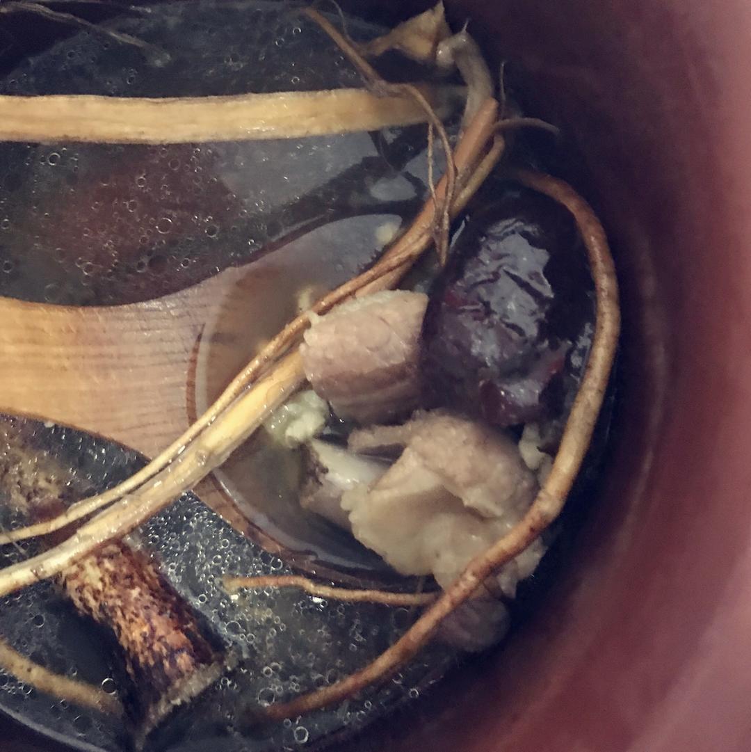 🔥一年四季均可食用的健脾祛湿排毒五指毛桃骨头汤