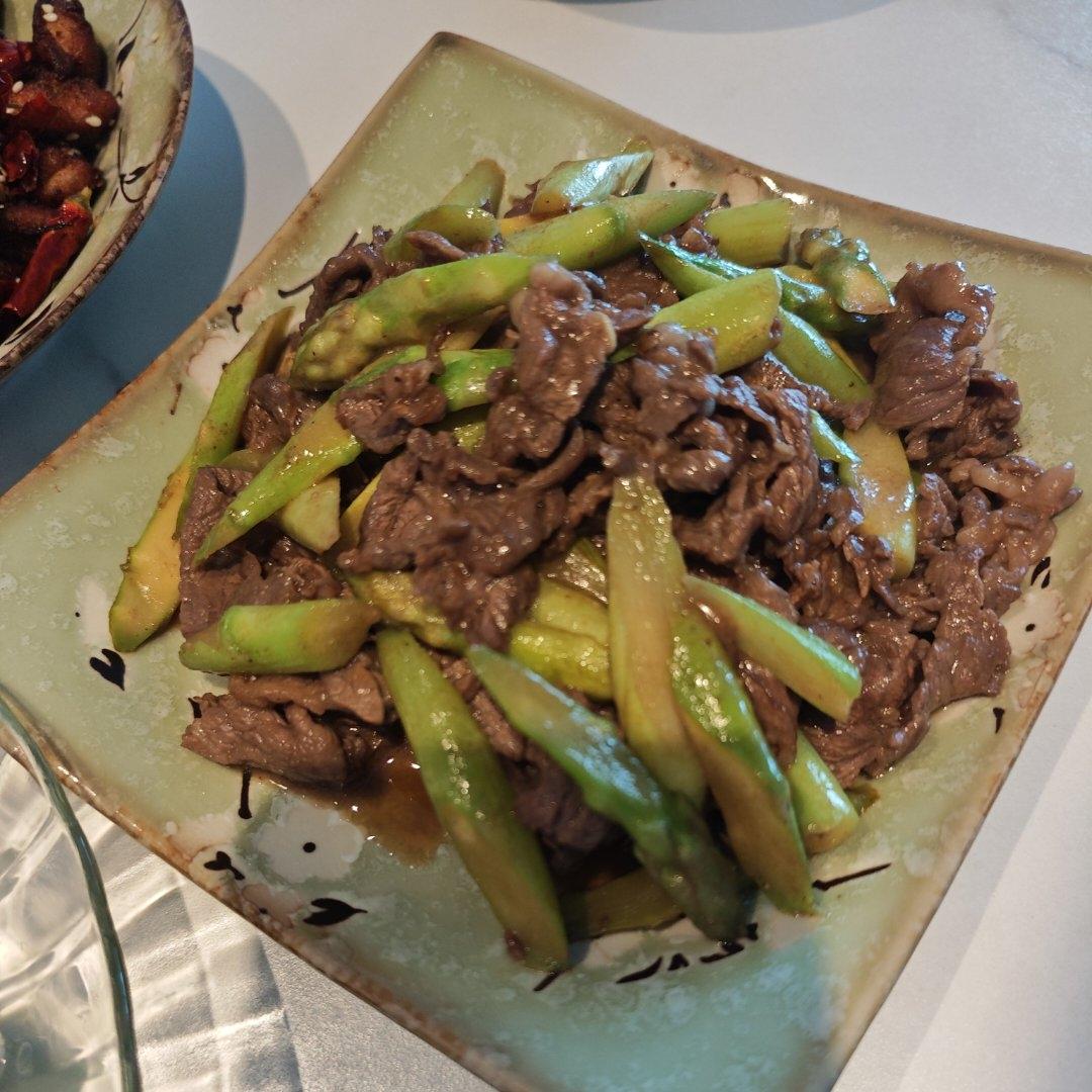 芦笋炒牛肉