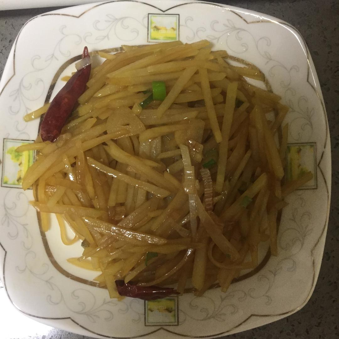 厨师长教你：“炝炒土豆丝”的家常做法，口感爽脆