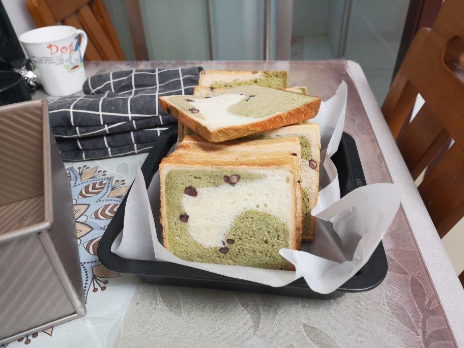 清香柔软的抹茶红豆吐司