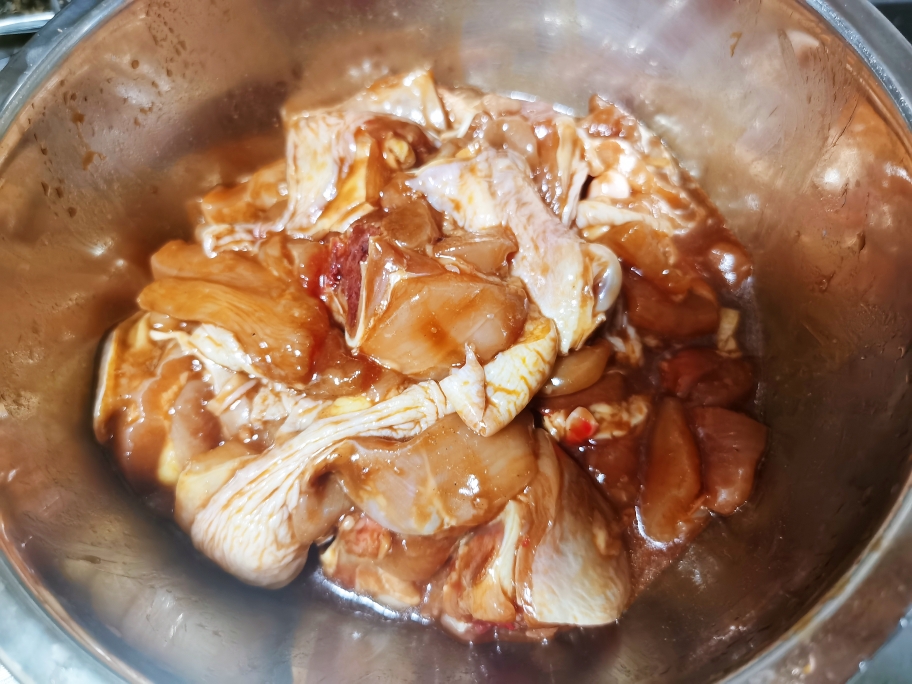 北方人也轻松做的广式鸡肉煲的做法 步骤1