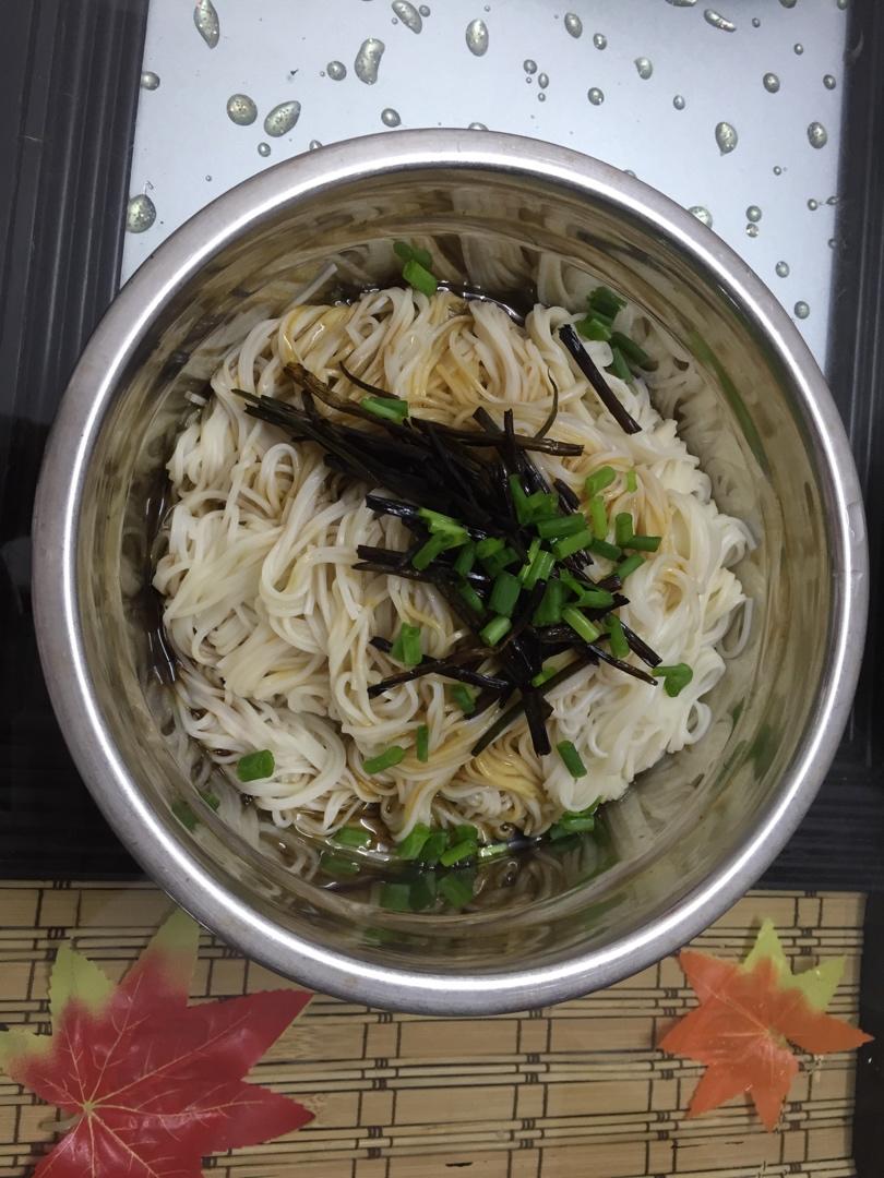 葱油拌面Spring Onion Noodles