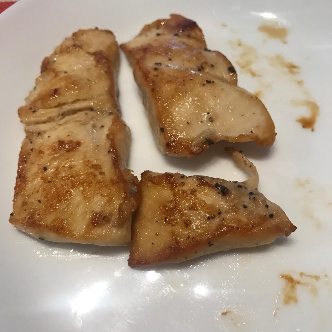 健身厨男版：香煎滑嫩鸡胸肉，全网最流行的鸡胸吃法！