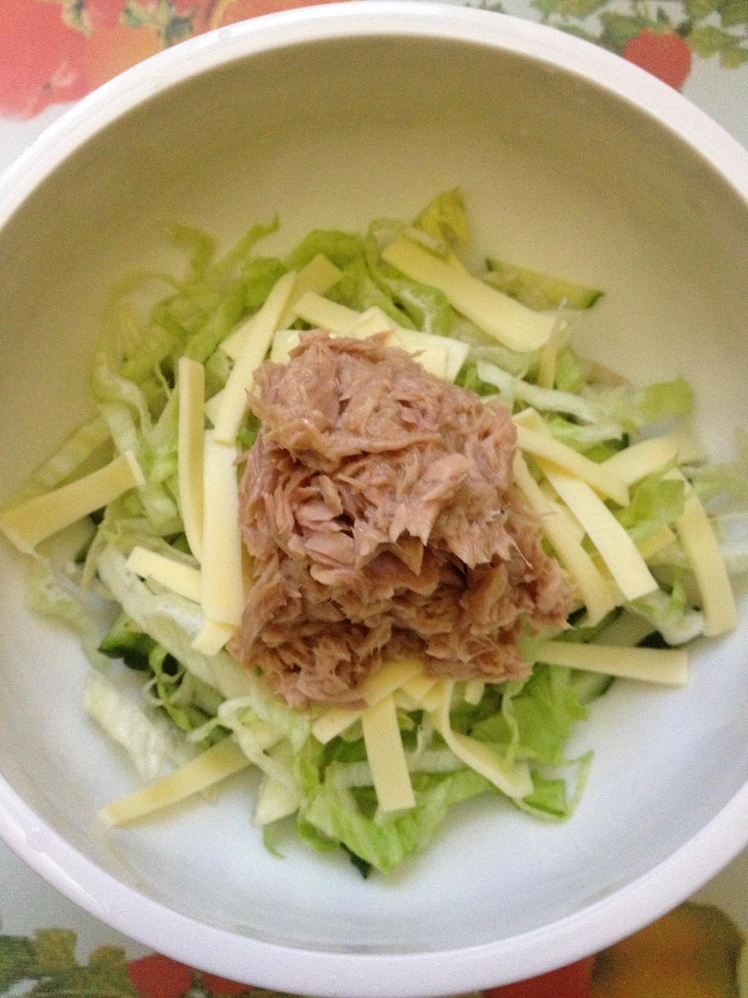 金枪鱼干酪色拉的做法