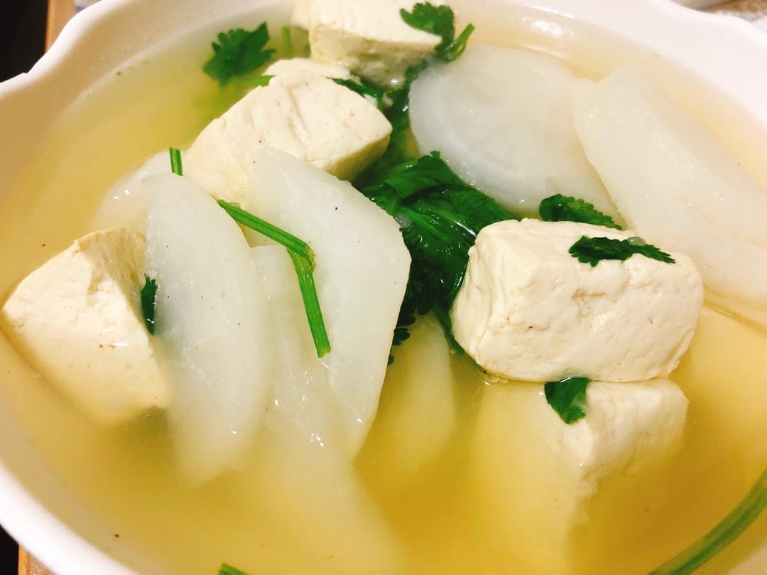 白萝卜豆腐汤