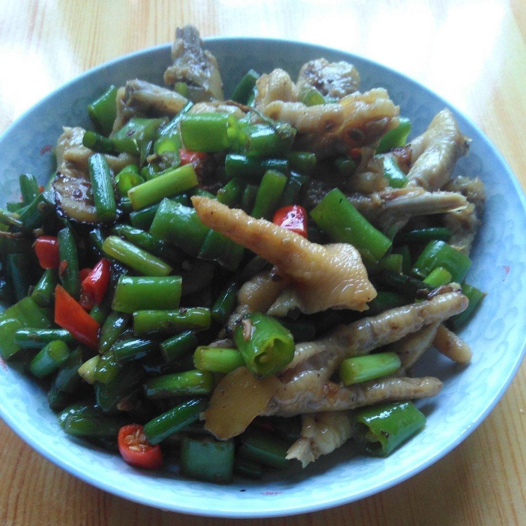 厨师长教你：“辣炒鸡爪”的家常做法，口感和味道都很赞，收藏了