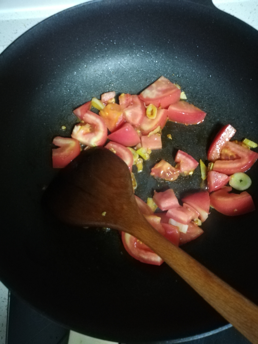 蒜香西红柿烩煎豆腐的做法 步骤6