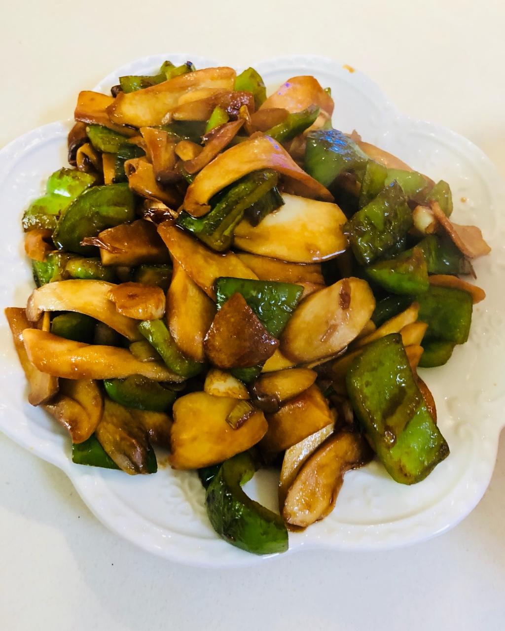 青椒素炒杏鲍菇