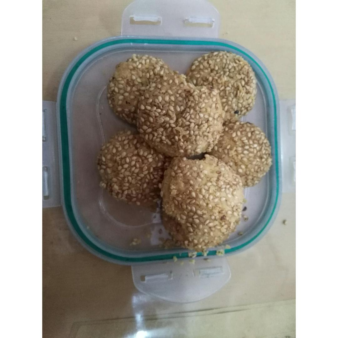 超简易版三步做成芝麻小酥（开口笑）