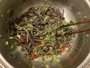 超好吃的凉拌蕨菜的做法 步骤7