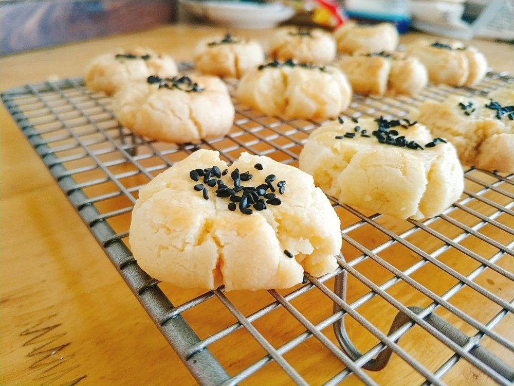 轻轻一按就碎掉的原味桃酥（不输猪油版）