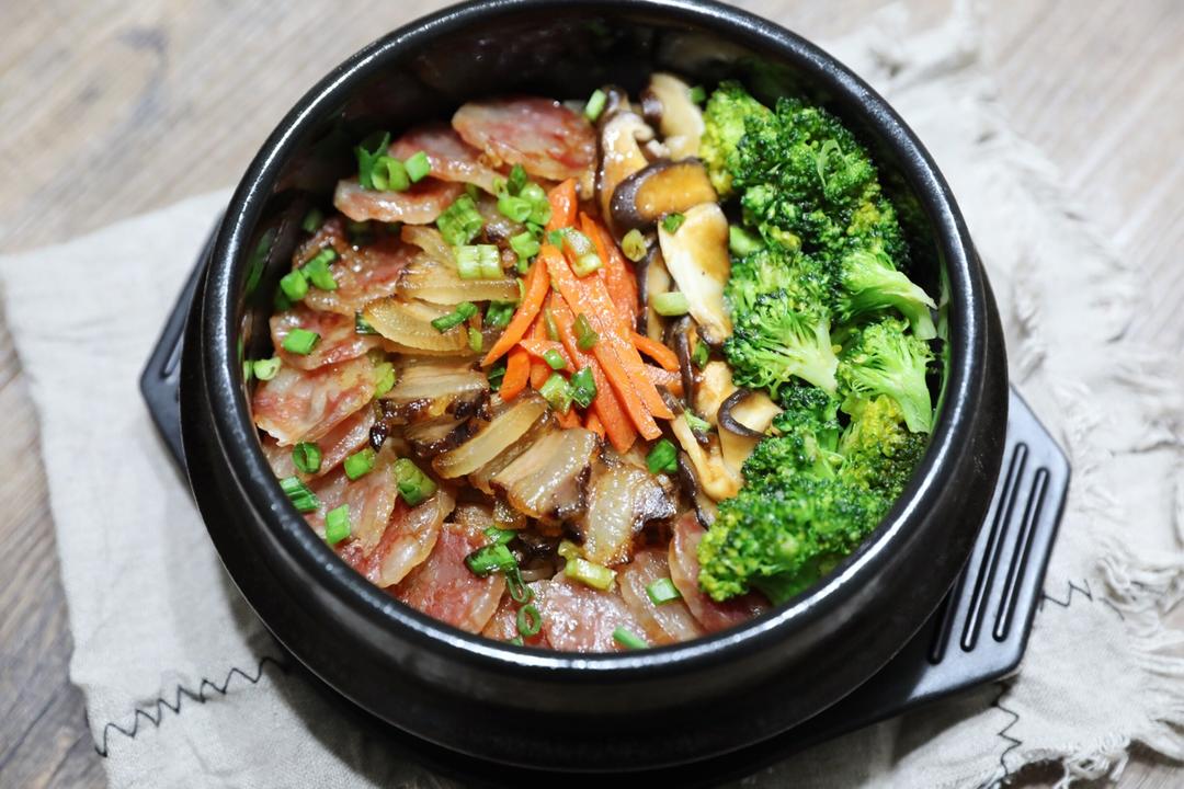 香肠煲仔饭