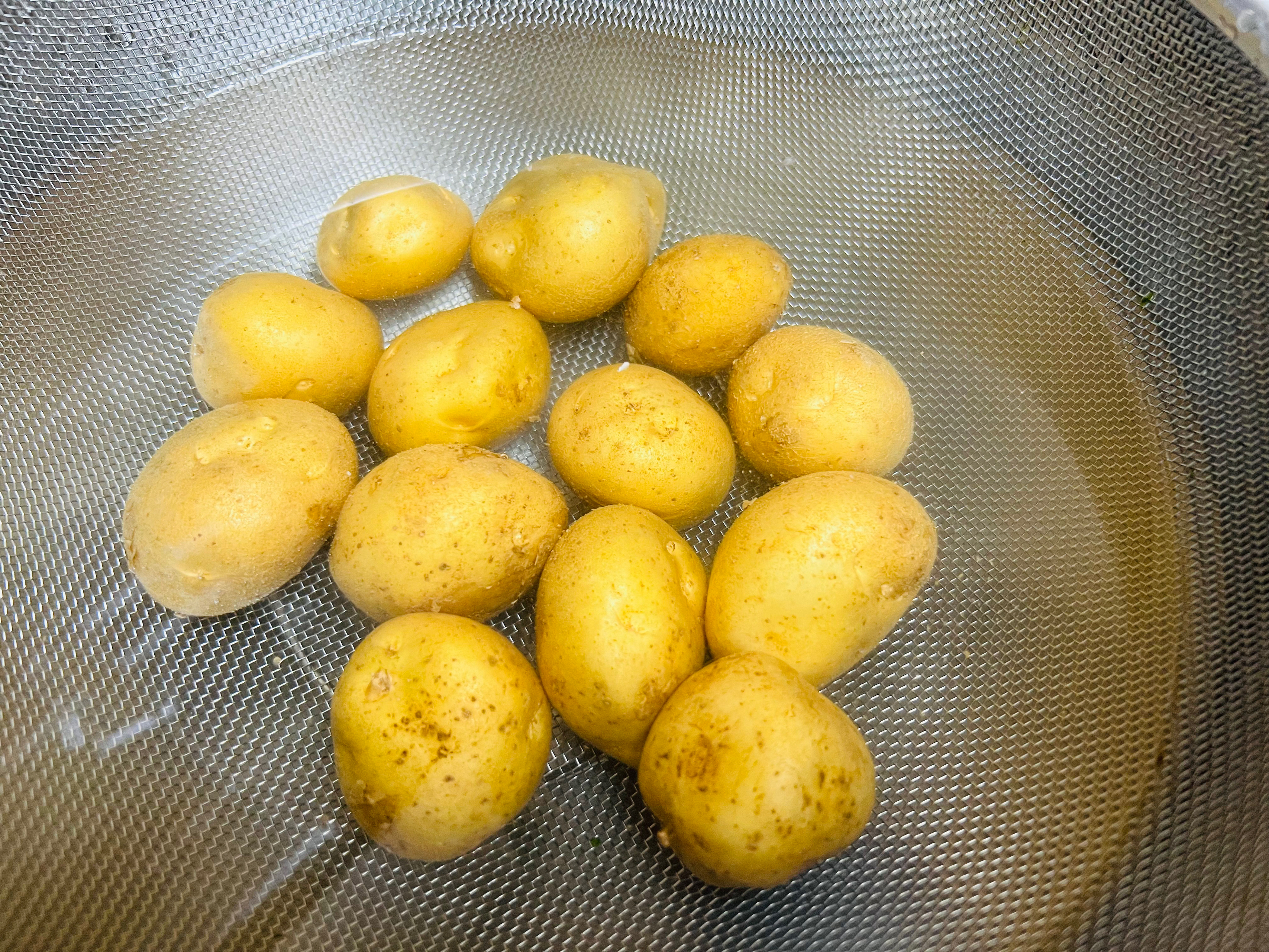 空气炸锅-干煎小土豆的做法 步骤1