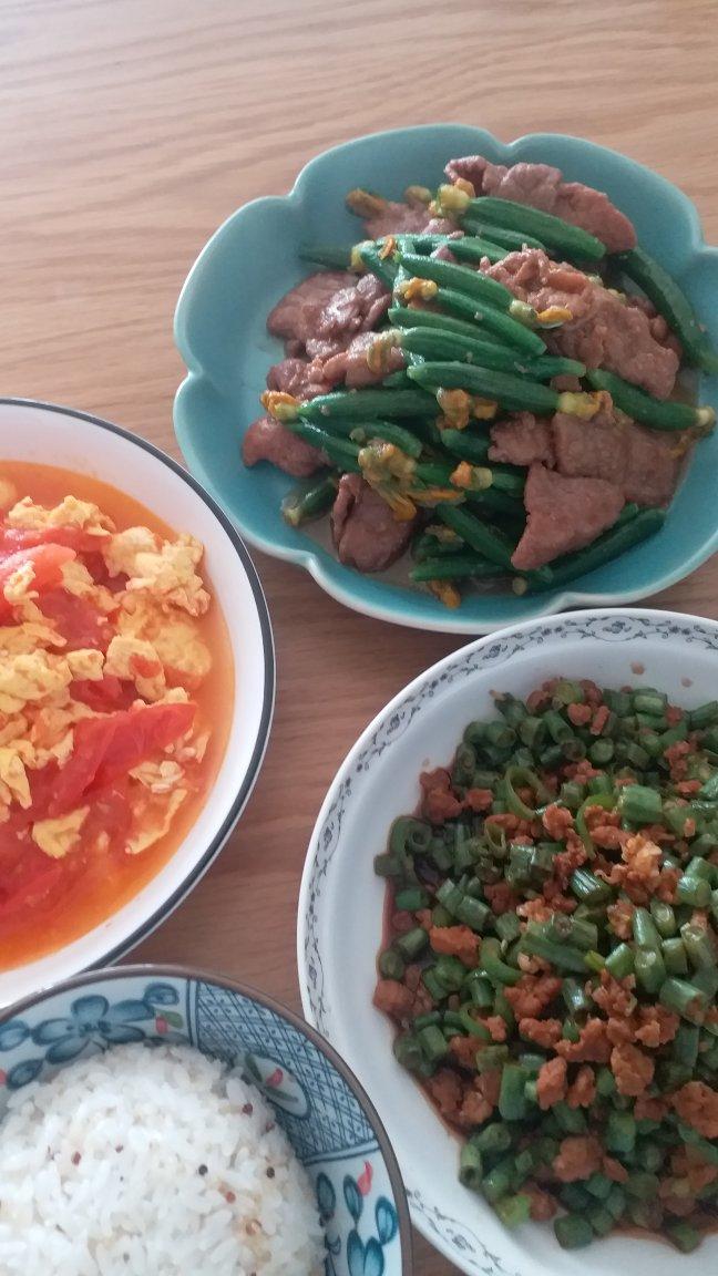 18秒嫩牛肉煸炒小黄瓜