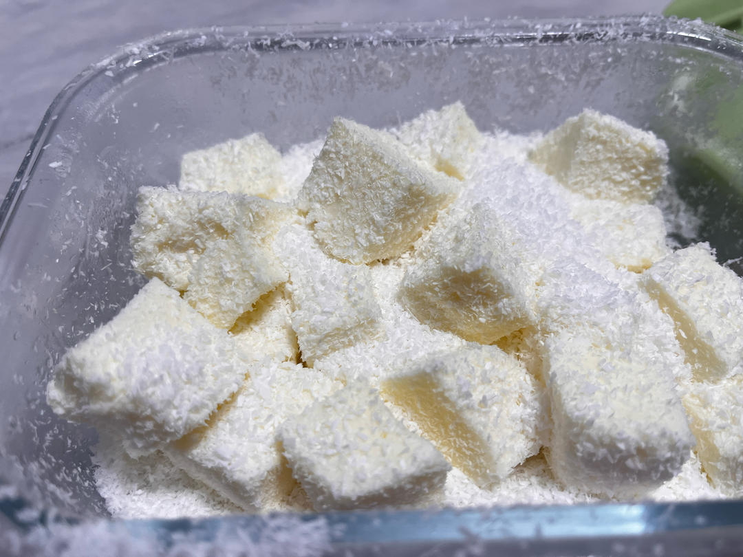 椰丝牛奶小方糕