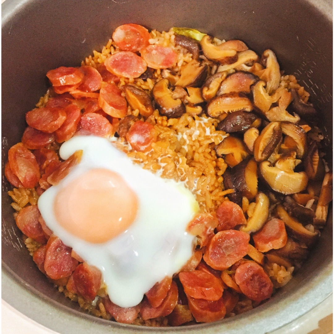 【电饭煲腊肠煲仔饭】