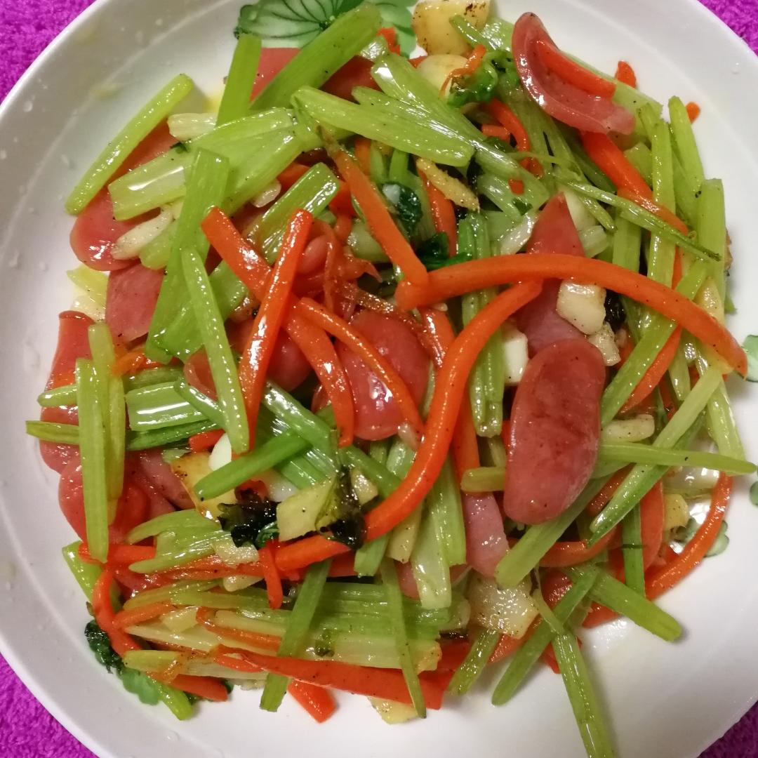 西芹炒腊肠（热菜）