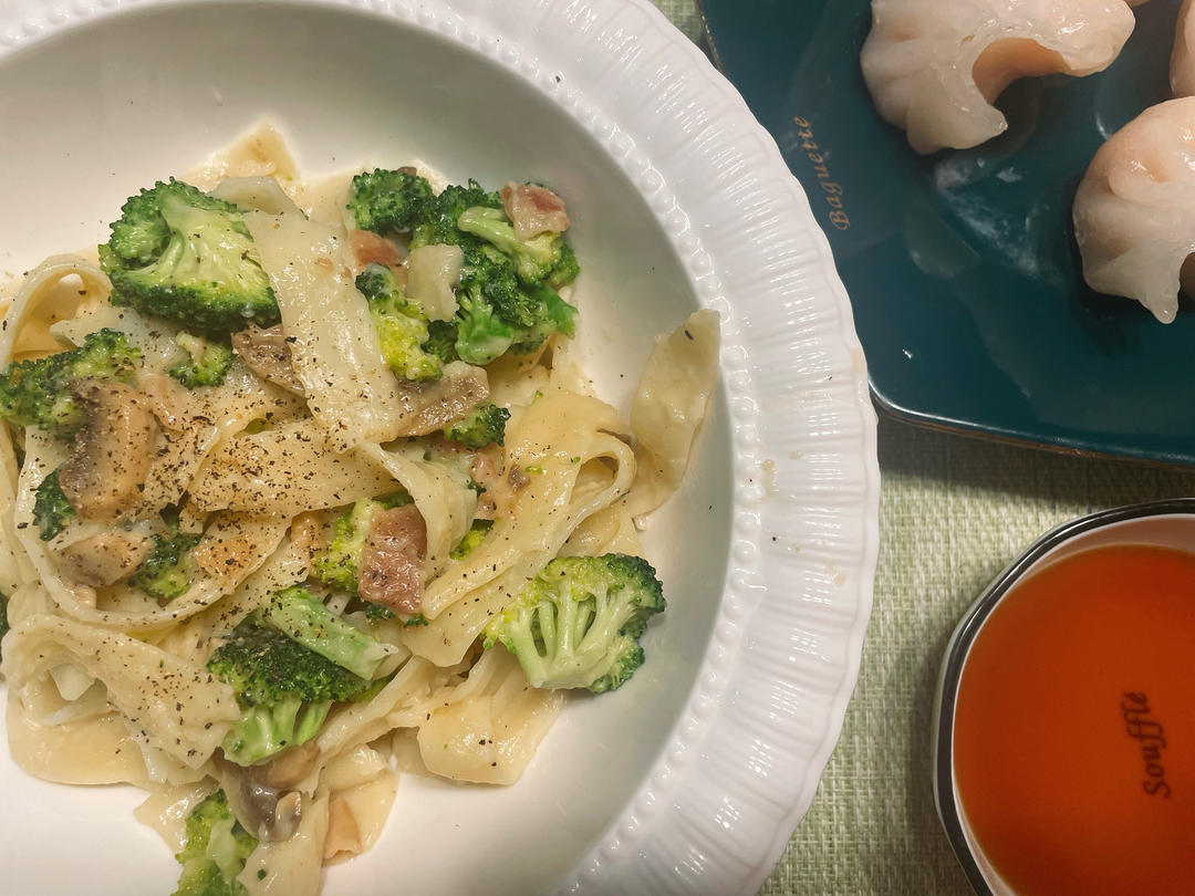 奶油蘑菇培根意大利面