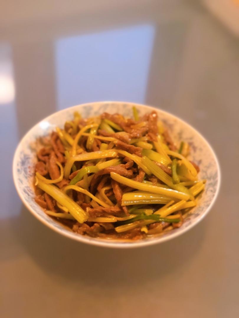 牛肉丝炒香芹