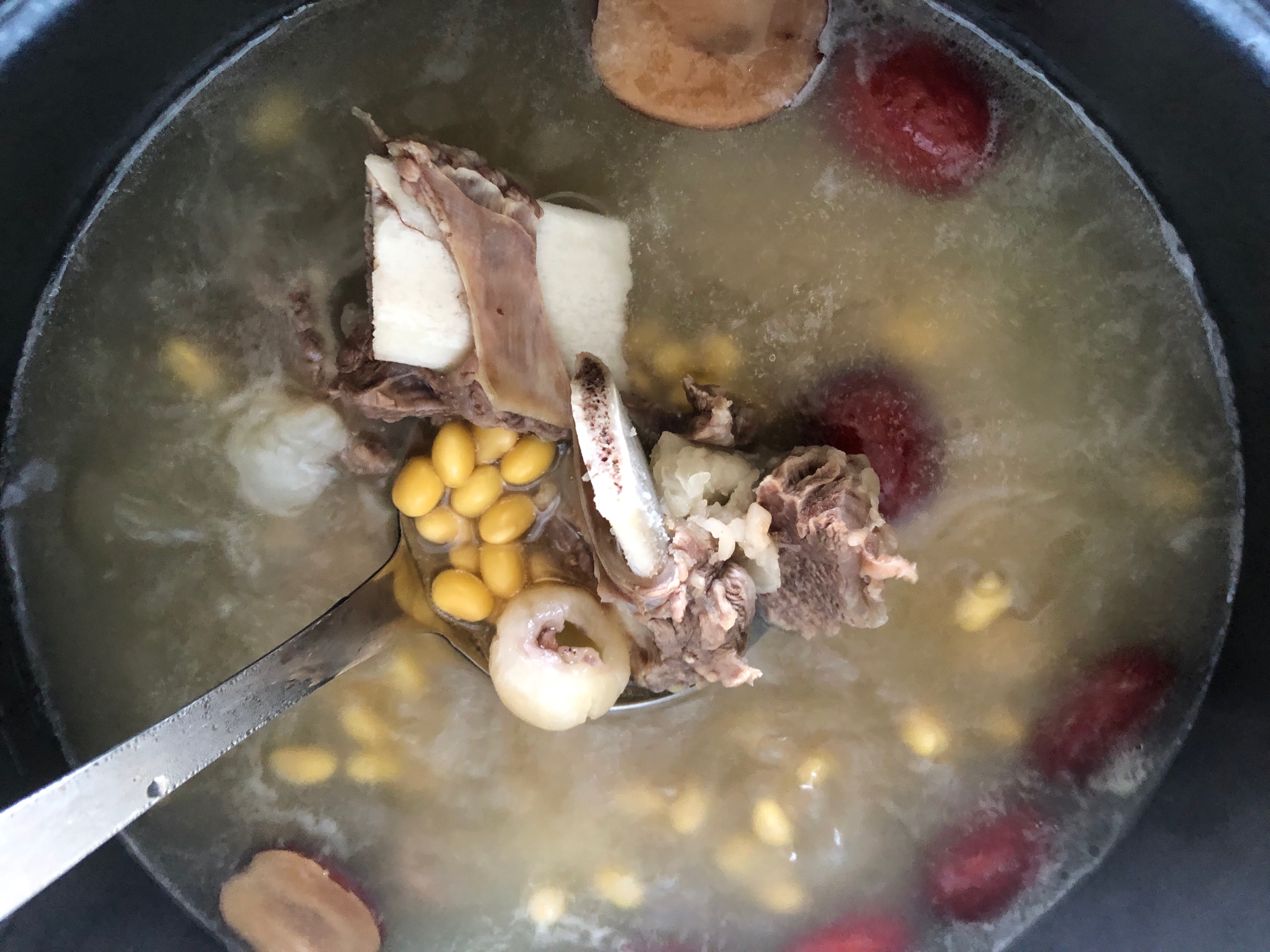 牛骨黄豆汤的做法 步骤5