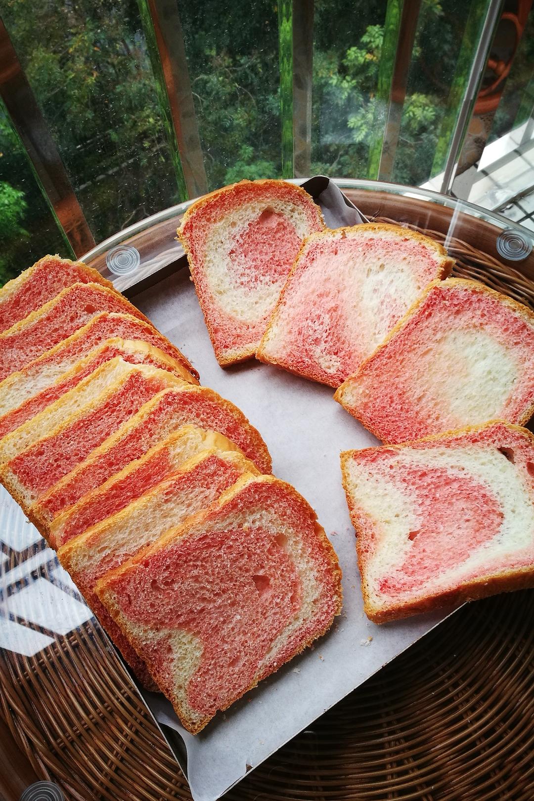 少女心粉嫩漩涡吐司