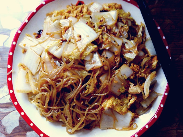 包菜粉丝炒鸡蛋
