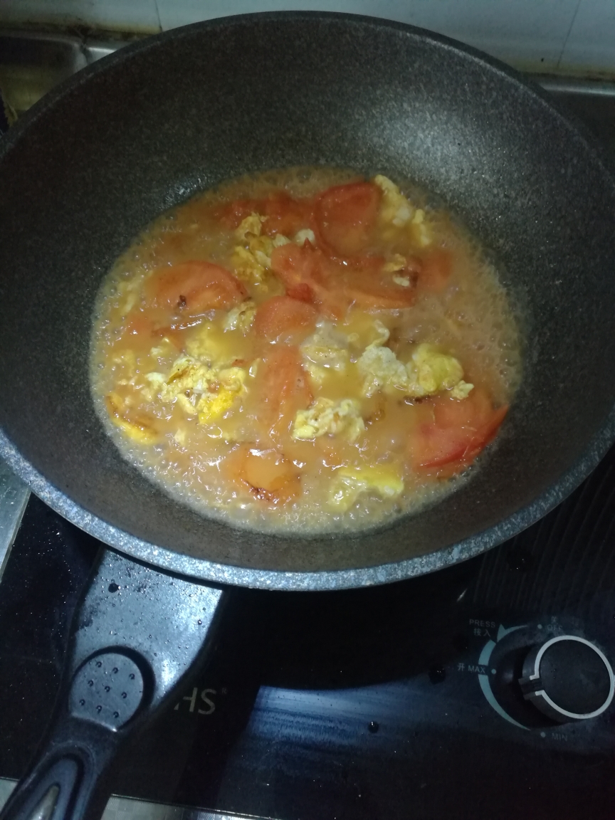 番茄浓汤鸡蛋面的做法 步骤3