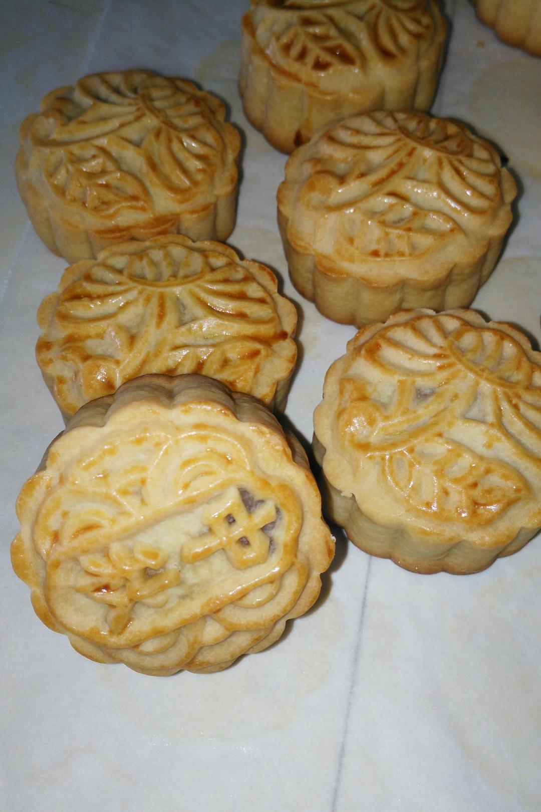 广式月饼—蛋黄莲蓉月饼