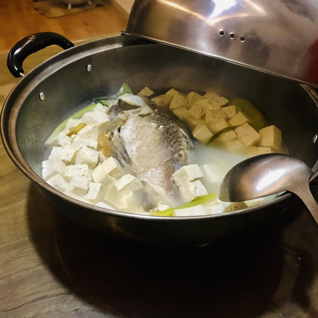 鲫鱼豆腐汤