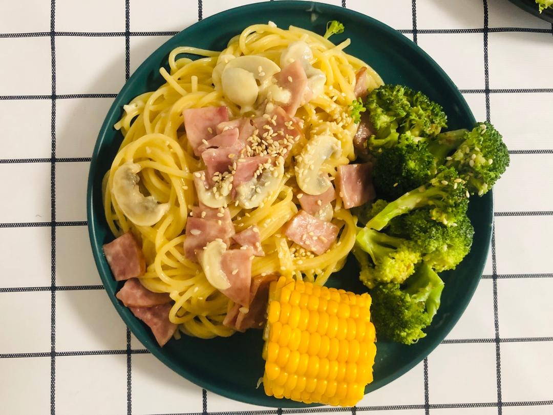奶油培根意大利面