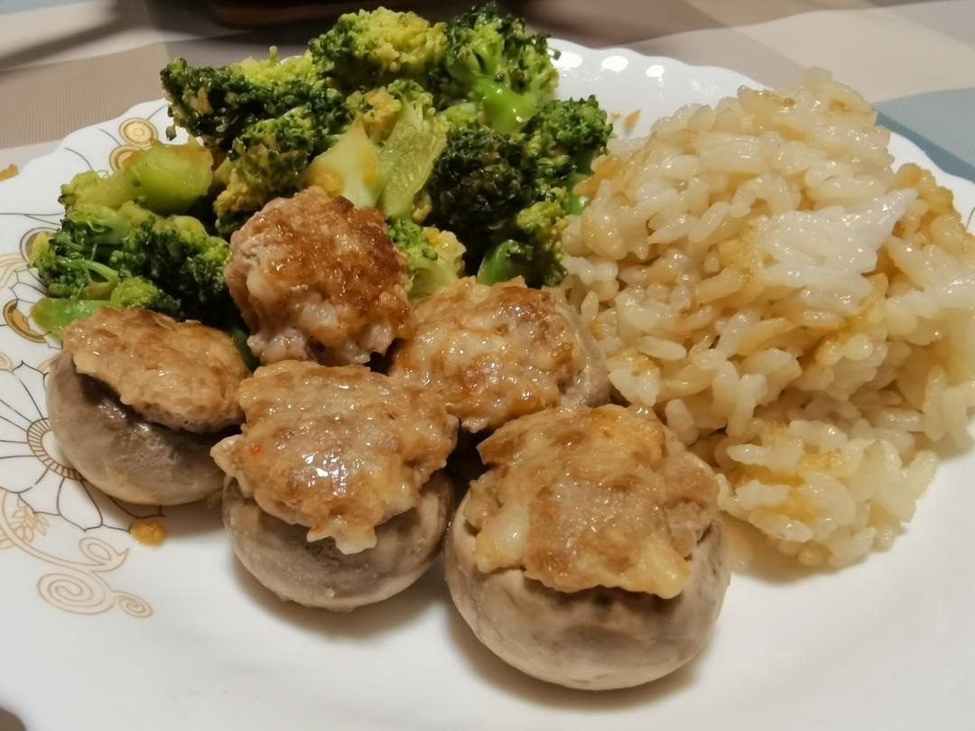 口蘑多种吃法，鲜甜美味不浪费（香煎口蘑虾滑+口蘑鲜虾豆腐汤）
