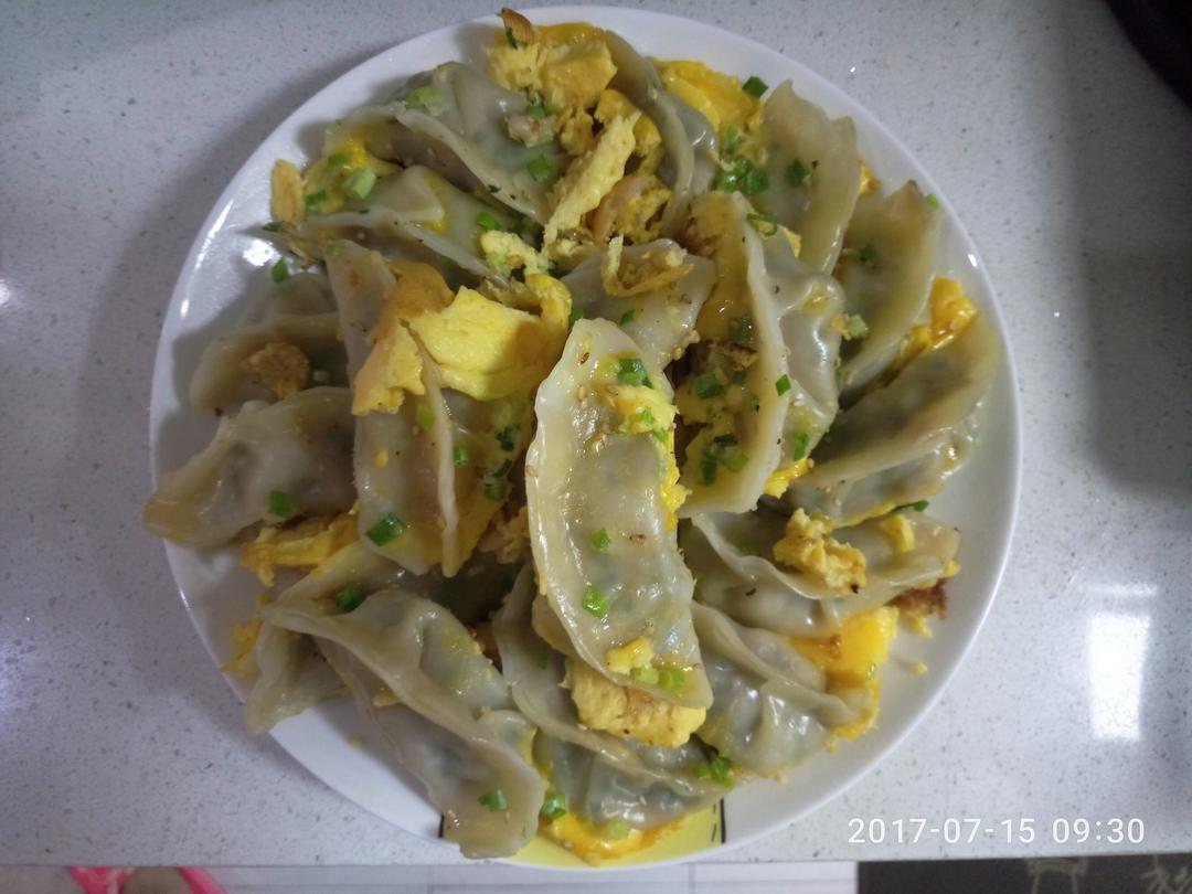 鸡蛋生煎饺子