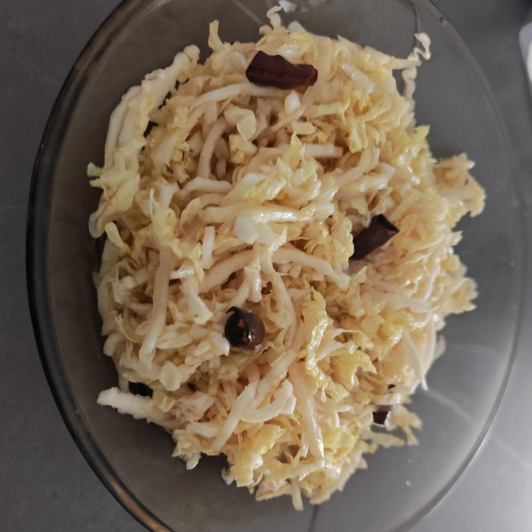 凉拌白菜干豆腐丝  
东北家常凉菜