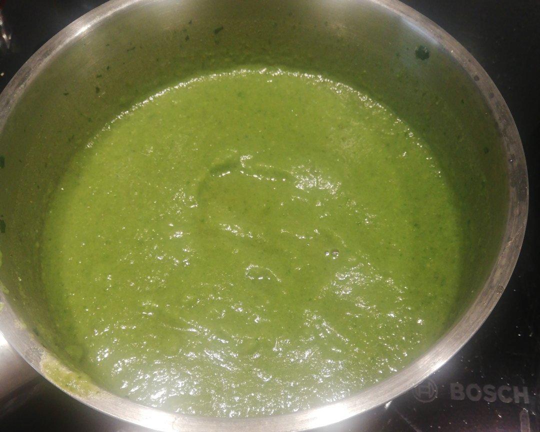 用料超级简单的青豆浓汤