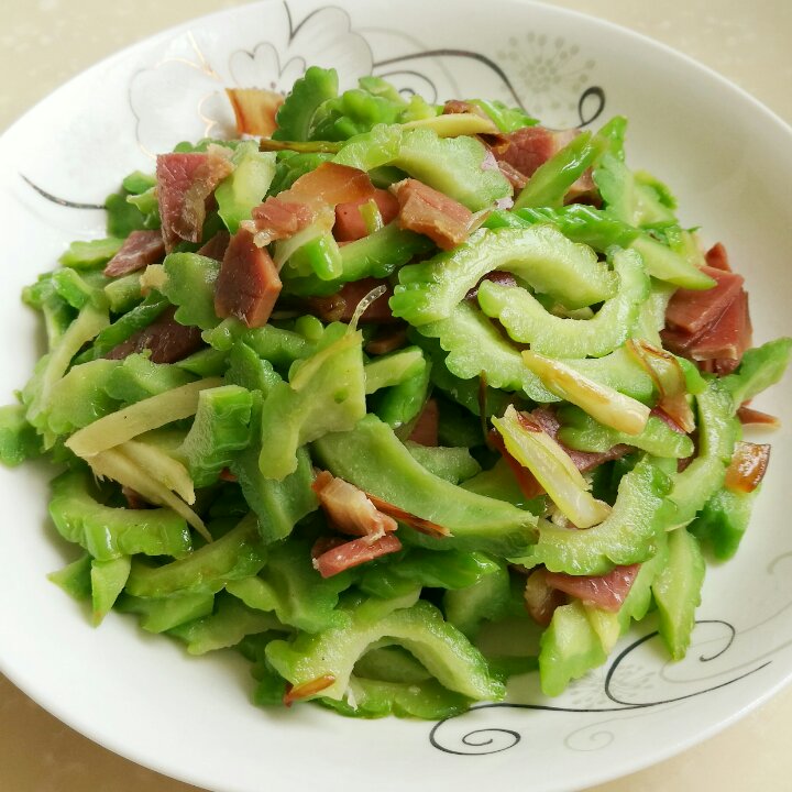 真水无香做的火腿炒苦瓜