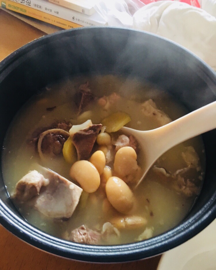 黄豆骨头汤